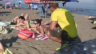2 jongens pick-up meisjes op het strand en neuken ze