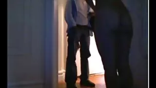 Naakt meisje levering man