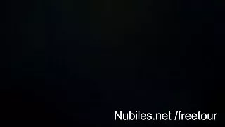Full body orgasme voor petite tiener