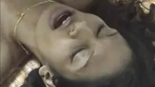Indiase meisje mandy in je panty geneukt