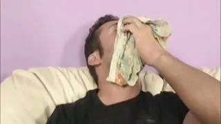 Rondborstige milf schokken van een lul op de bank