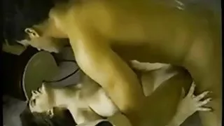 Schreeuwende vrouw agressief orgasme tijdens de seks