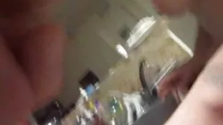 Baby,wordt betrapt op roken, krijgt de lul in kont