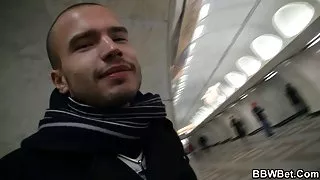Bbw chick wordt opgepikt en kutje geneukt