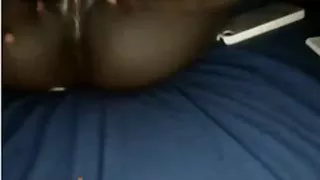 Zwarte 19-jarige meisje zien kutje in omegle