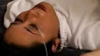 Cum op haar ogen