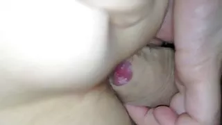 Sperma over de vrouw de lul