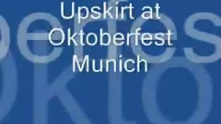 Upskirt op het oktoberfest l7