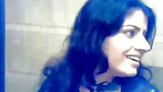 Moslim meisje uitvoeren in eigen mujra