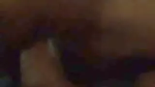 Crème druipt uit haar kut