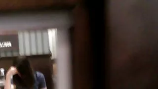 Geeft geen slipje upskirt bij boek te bewaren
