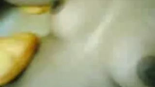 Maleis - tujah poen isap tetek