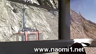 Naomi1 naakt in het openbaar en blowjob in een kabelbaan