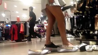 Turkse milf upskirt bij het winkelen