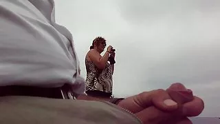 Schokken in de voorkant van een vrouw