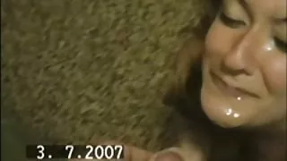 Bulgaarse meisje zuigen lul en cum